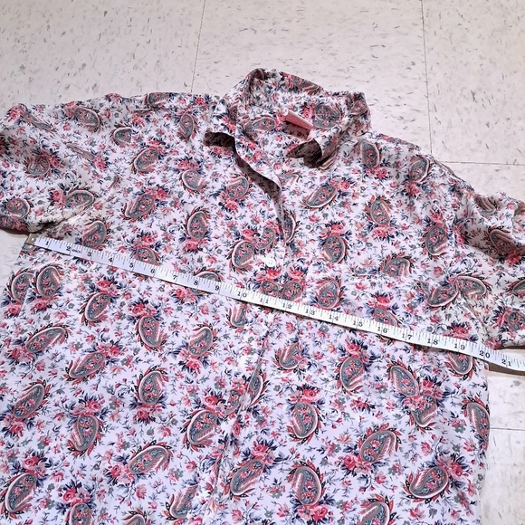 Footlocker | Pink and White Button Down Shirt with Paisley Pattern 100% silk - Picture 9 of 10